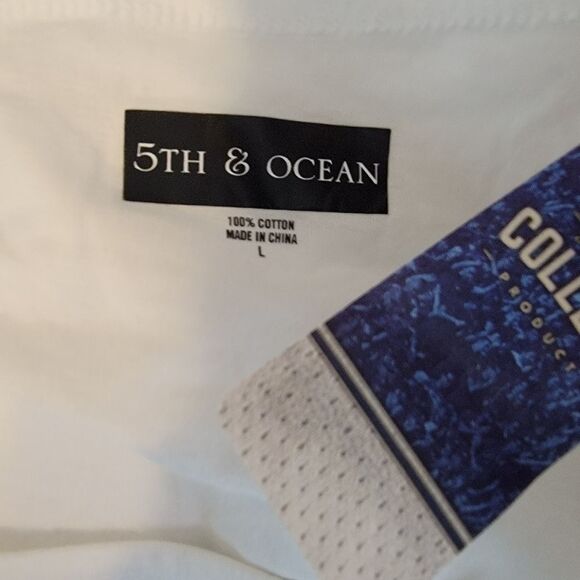 5th & Ocean Women's NWT Oregon Ducks Foil t-shirt large - Picture 5 of 7